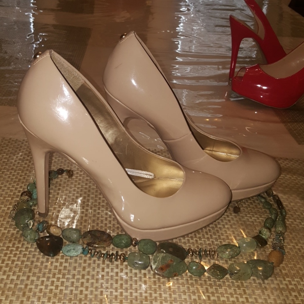 CLOSE OUT SALE🍒GUESS NUDE PUMPS🍒